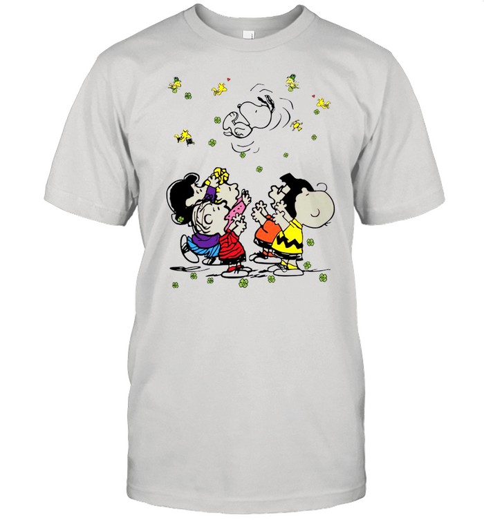 The Snoopy Woodstock And Friends Playing In Vacation 2021 shirt Classic Men's T-shirt