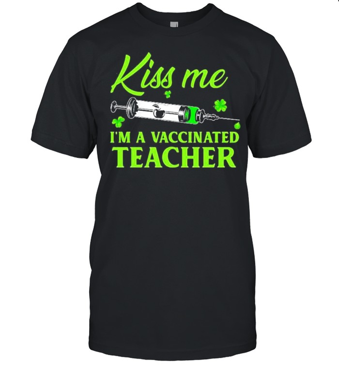 Teacher St Patricks Day Kiss me Im vaccinated shirt Classic Men's T-shirt