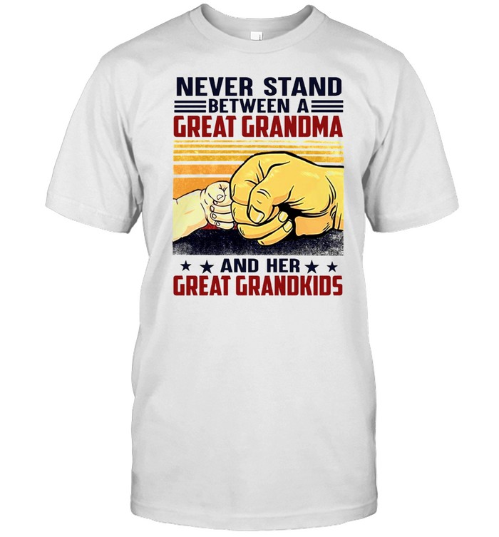 Never stand between a great grandma and her great grandkids shirt Classic Men's T-shirt