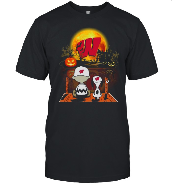 Snoopy and Charlie Brown Pumpkin Wisconsin Badgers Halloween Moon shirt Classic Men's T-shirt