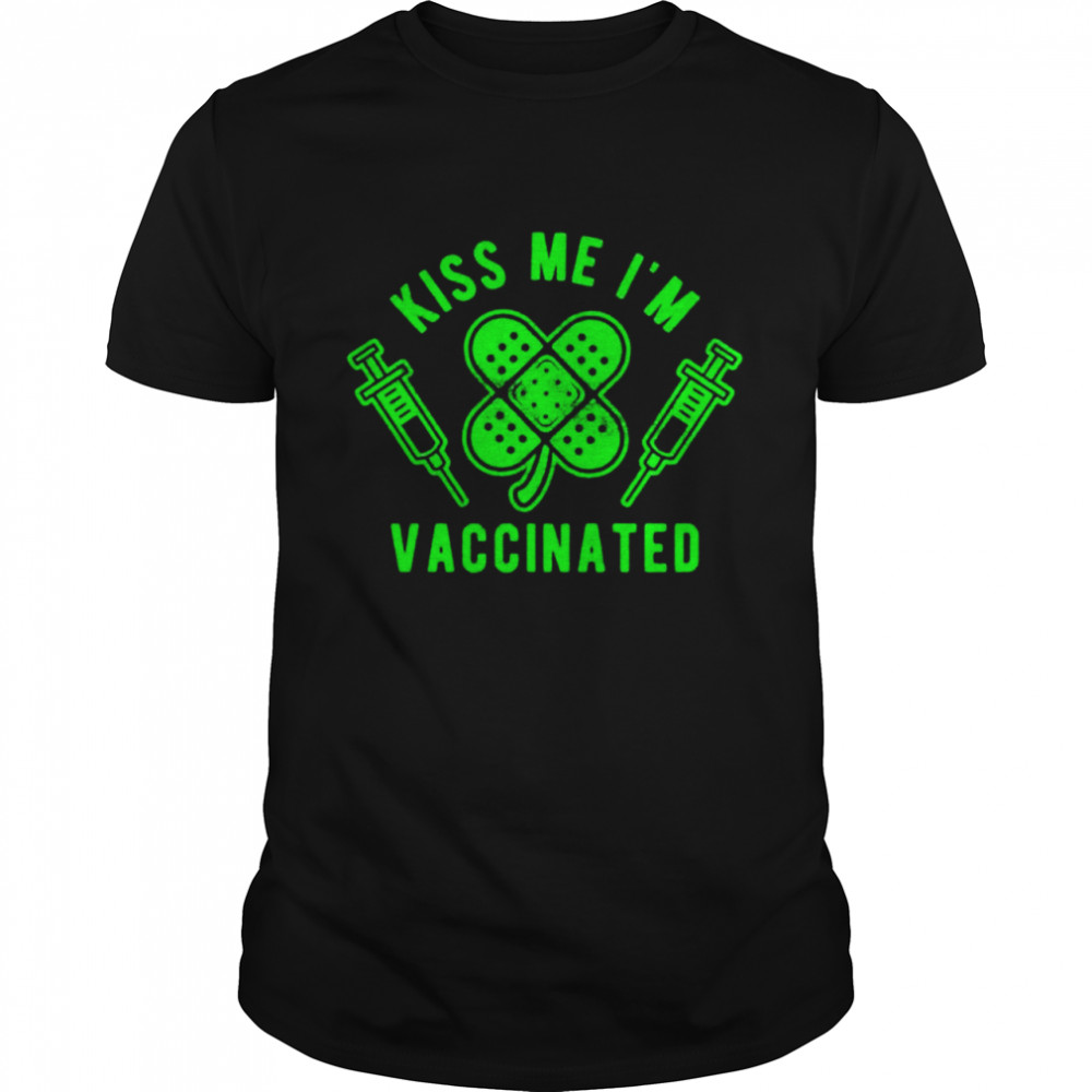 Kiss me vaccinated t-shirt Classic Men's T-shirt