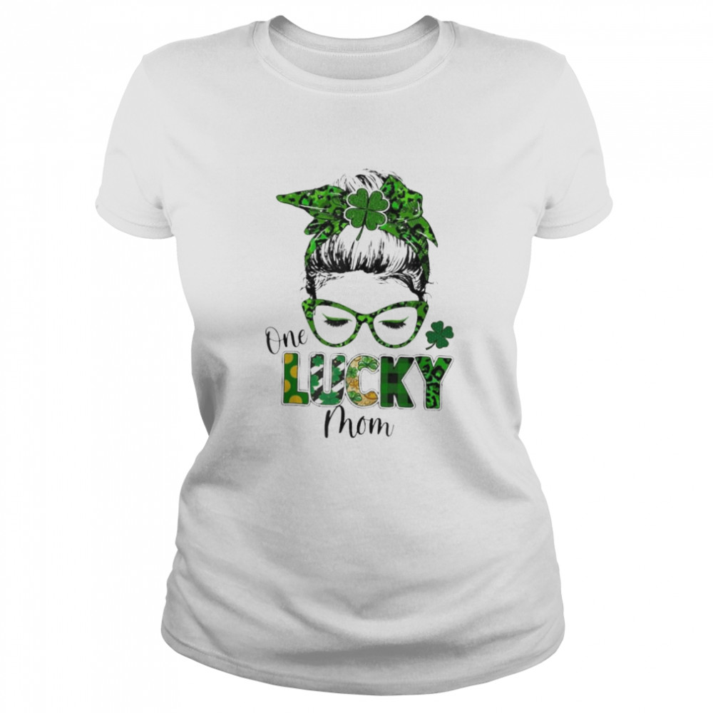One Lucky Mom Messy Bun Shamrock St Patricks Day shirt Classic Women's T-shirt