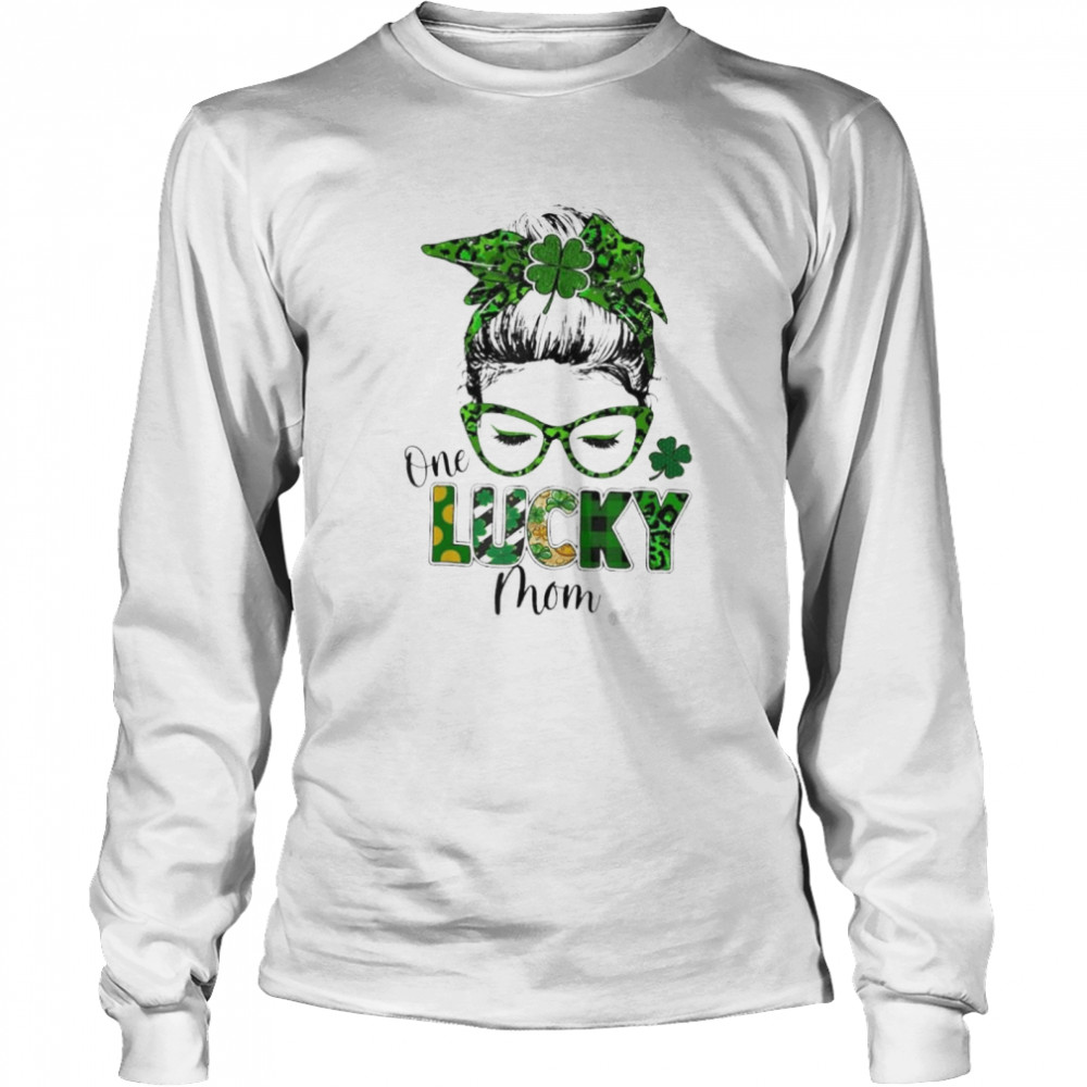 One Lucky Mom Messy Bun Shamrock St Patricks Day shirt Long Sleeved T-shirt