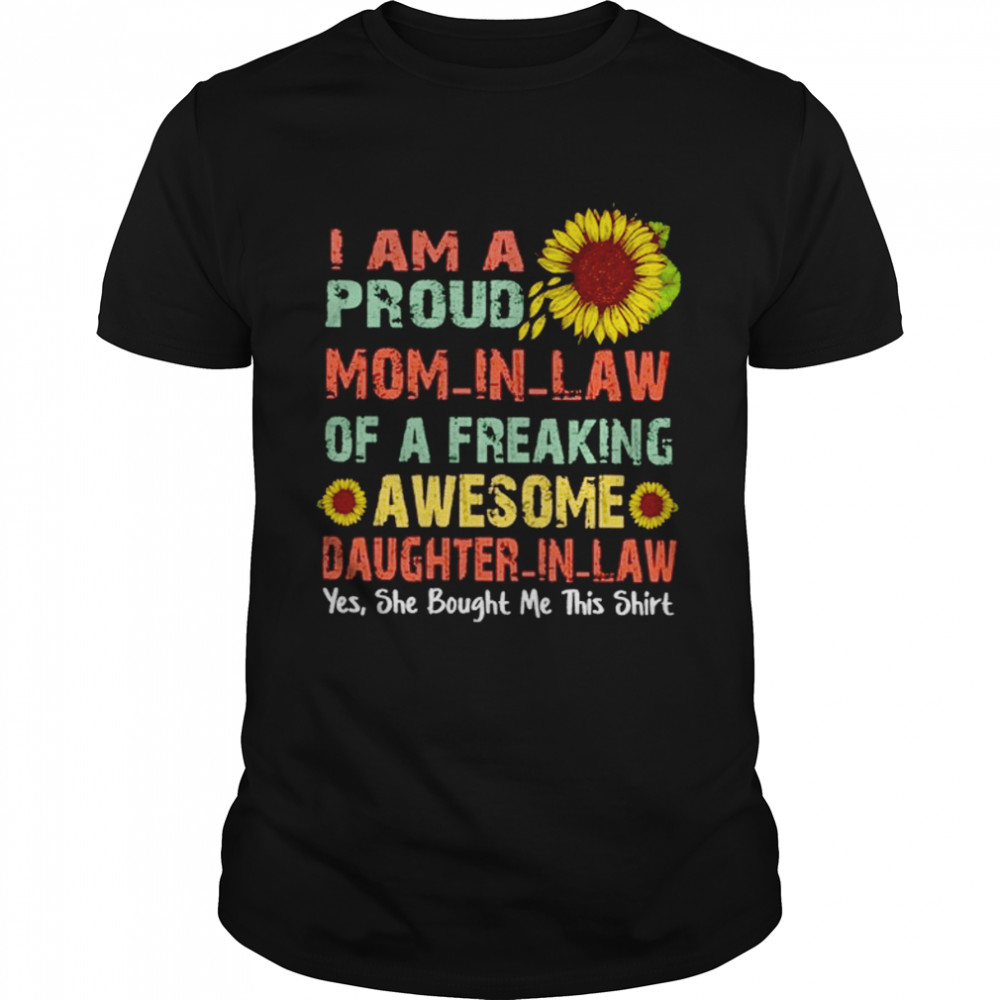 I Am A Proud Mom In Law Of A Freaking Awesome Daughter In Law  Classic Men's T-shirt