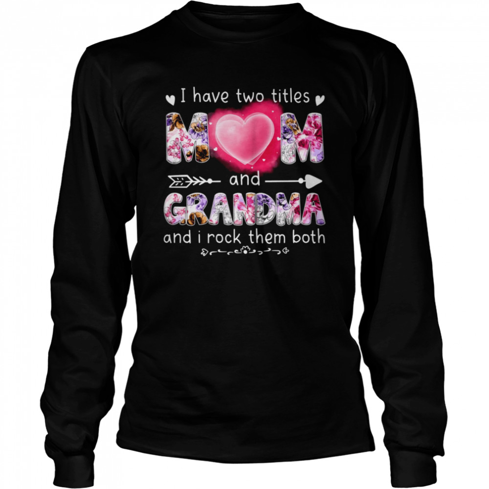 I Have Two Titles Mom And Grandma And I Rock Them Both T- Long Sleeved T-shirt
