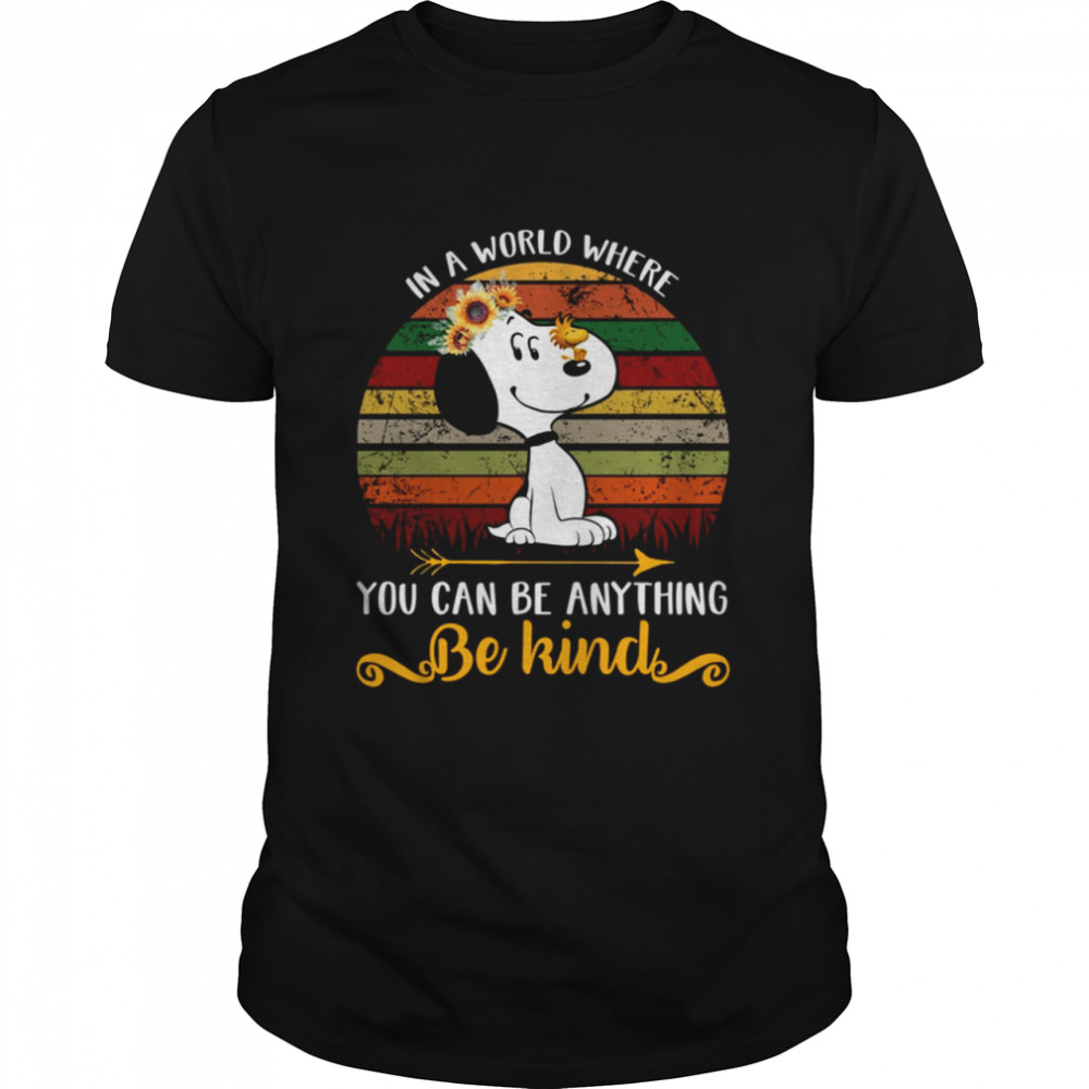 Snoopy in a world where you can be anything be kind shirt Classic Men's T-shirt