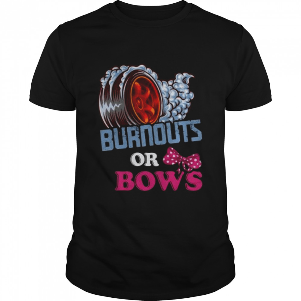 Burnouts or Bows Gender Reveal – Dad Mom Witty Party shirt Classic Men's T-shirt
