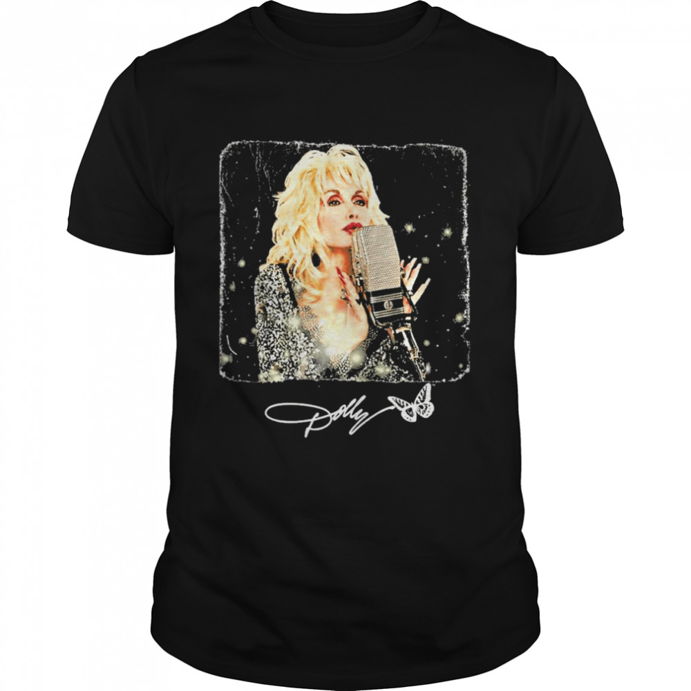 Dolly Parton On the Mic  Classic Men's T-shirt