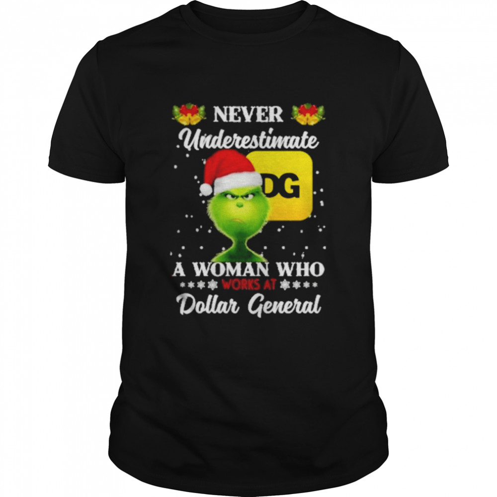 The Grinch Never Underestimate A Woman WHo Works AT Dollar General 2022 Christmas shirt Classic Men's T-shirt