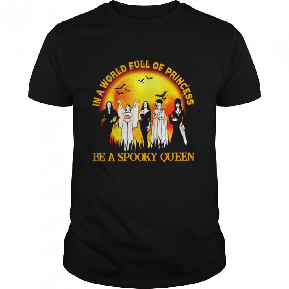 In a world full of princess be a spooky queen Halloween shirt Classic Men's T-shirt