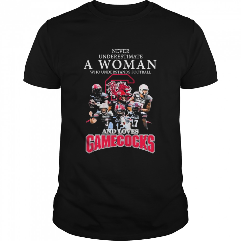 Never underestimate a woman who understands football and loves South Carolina Gamecocks 2022 shirt Classic Men's T-shirt